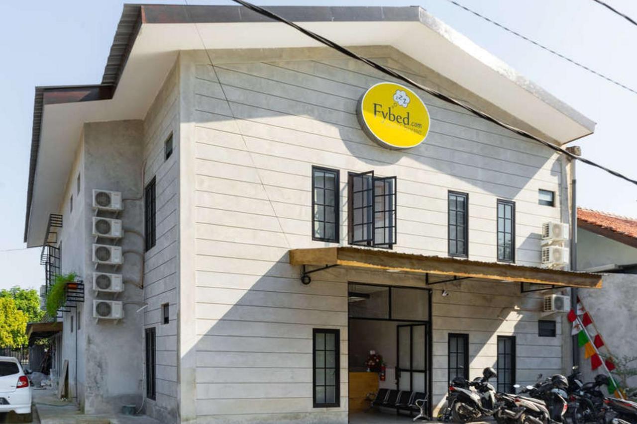 Hotel RedDoorz near Sam Poo Kong 3 Semarang Exterior foto